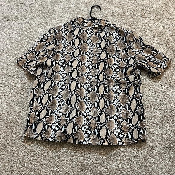 Shein SnakeSkin Button Down Shirt Size small - Picture 7 of 8